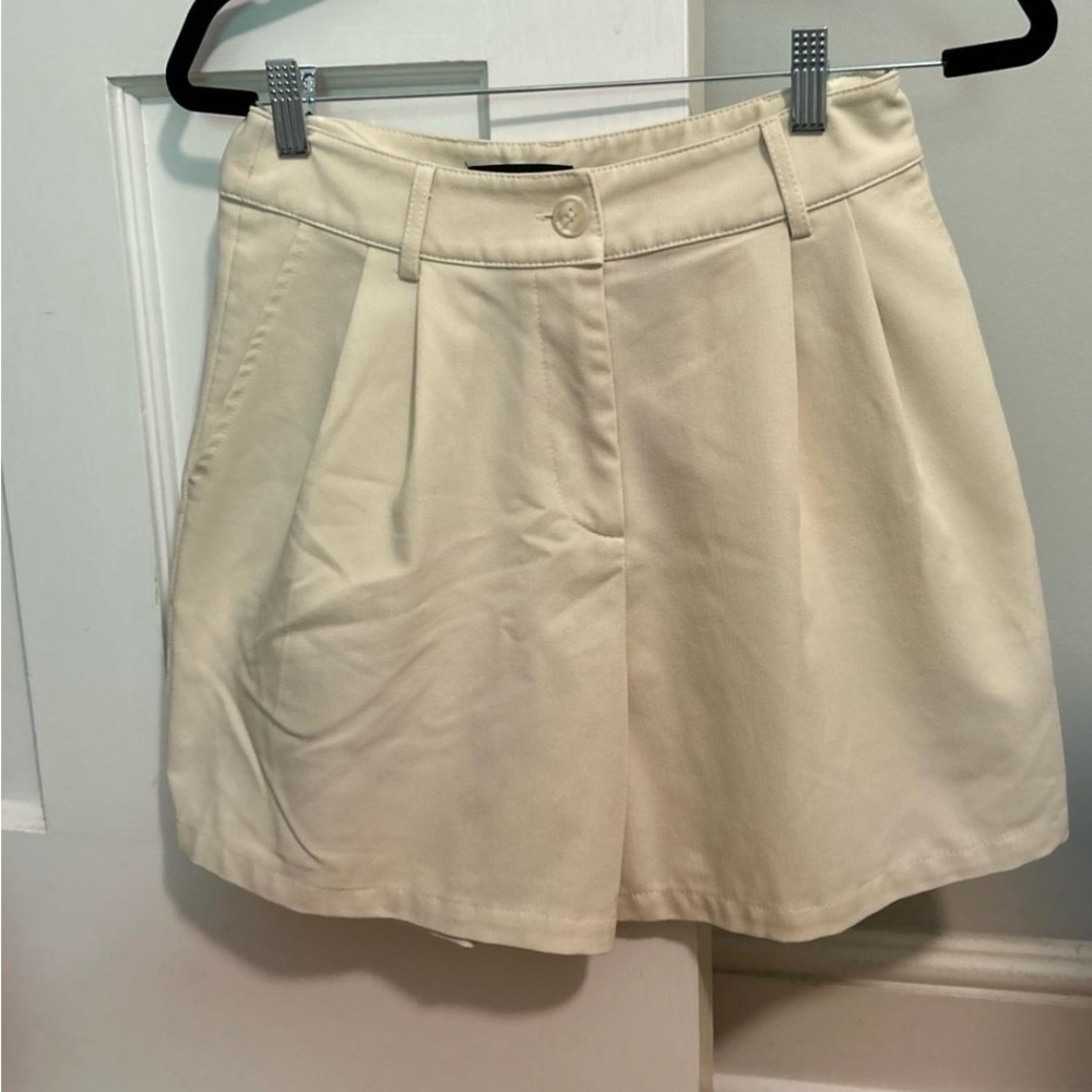 Motel Rocks Cream Pleated Skorts